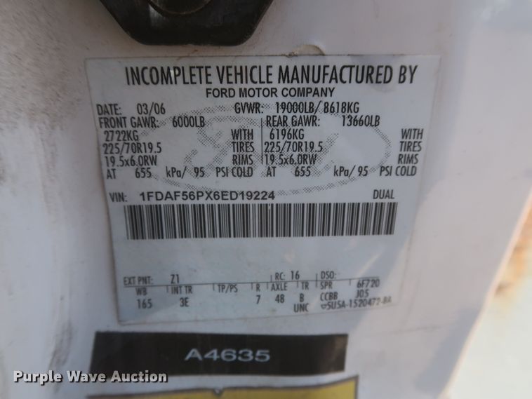 image for item HK9655 2006 Ford F550 Super Duty XL  bucket truck