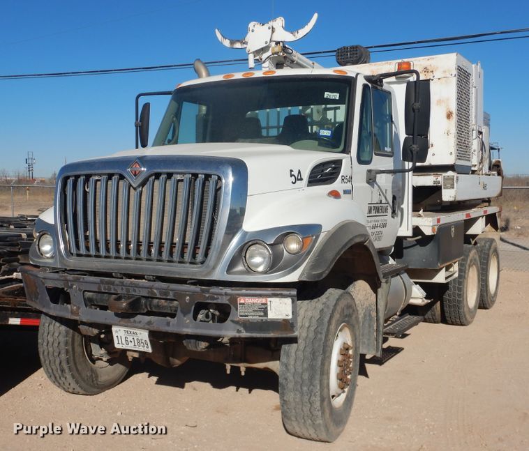 image for item HL9586 2009 International 7400  pressure digger truck