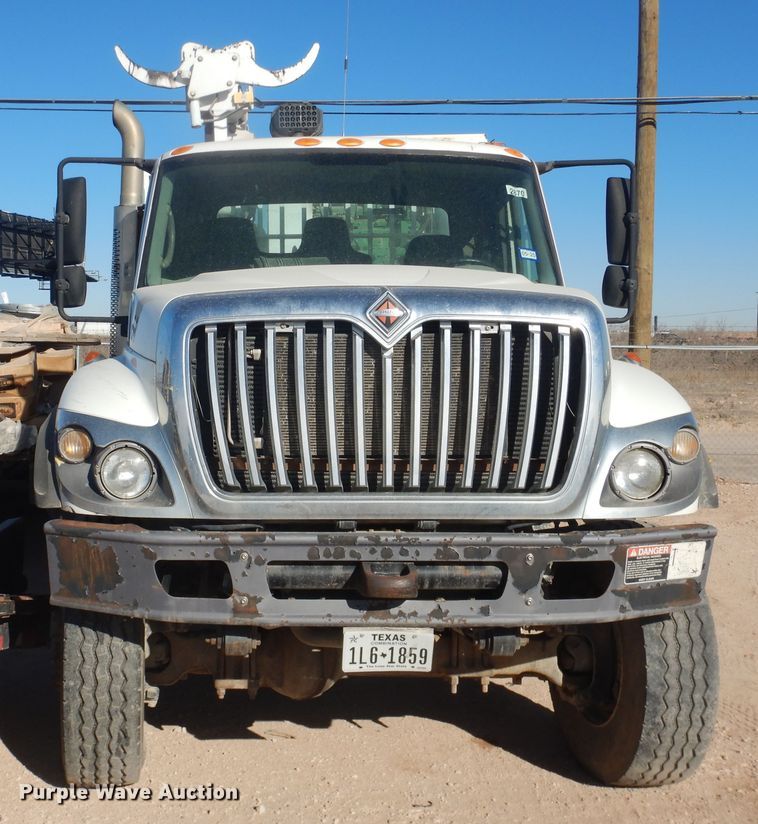 image for item HL9586 2009 International 7400  pressure digger truck