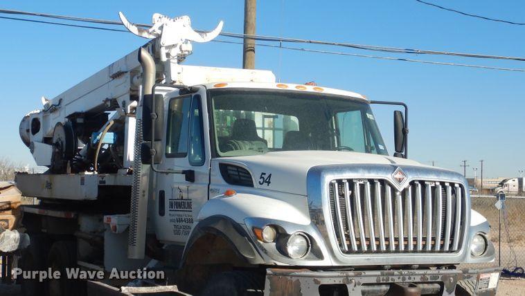 image for item HL9586 2009 International 7400  pressure digger truck