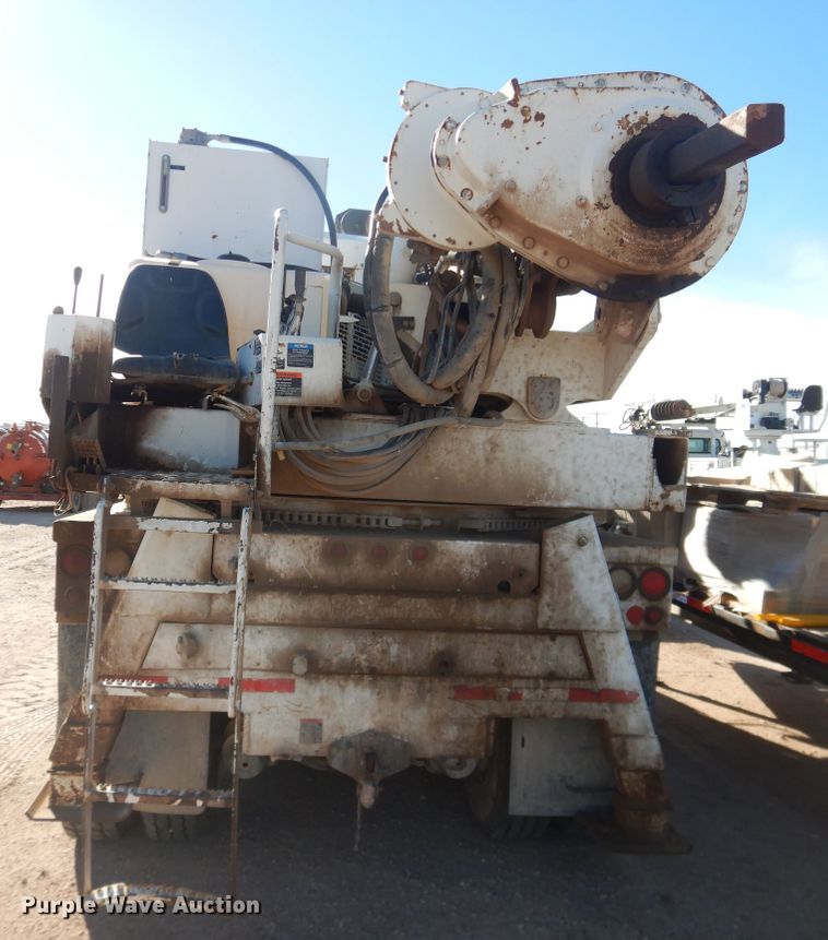 image for item HL9586 2009 International 7400  pressure digger truck