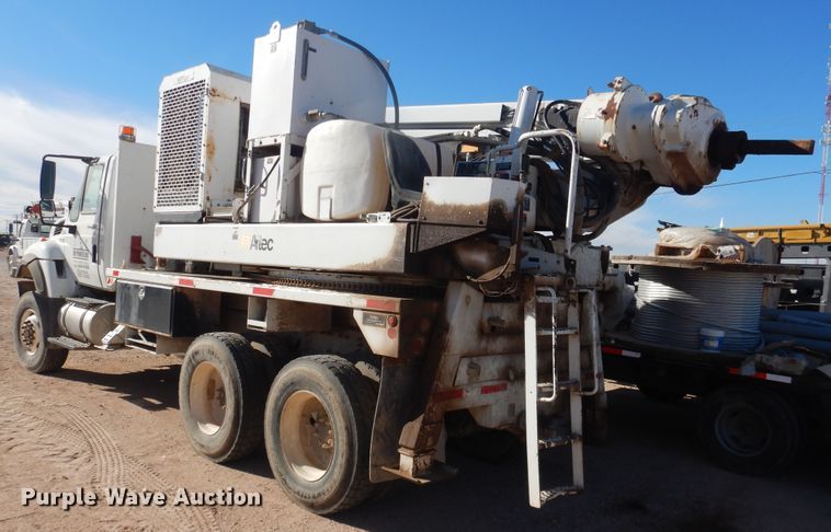 image for item HL9586 2009 International 7400  pressure digger truck