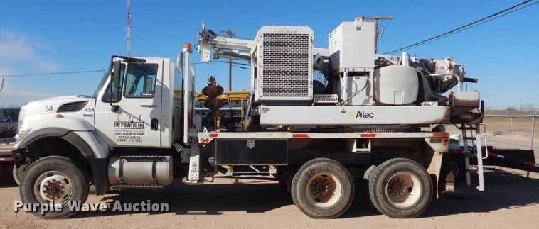 image for item HL9586 2009 International 7400  pressure digger truck