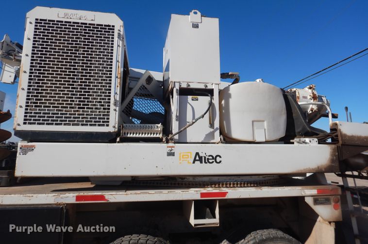 image for item HL9586 2009 International 7400  pressure digger truck