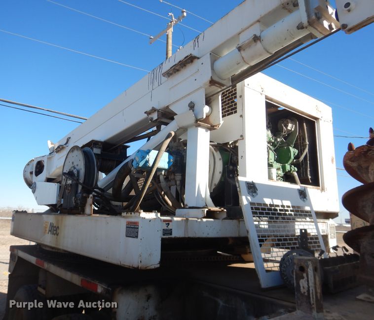 image for item HL9586 2009 International 7400  pressure digger truck