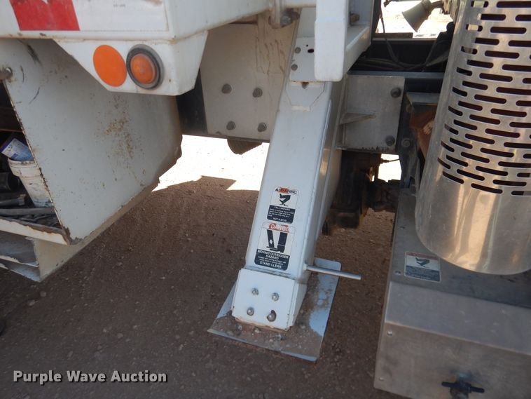 image for item HL9586 2009 International 7400  pressure digger truck