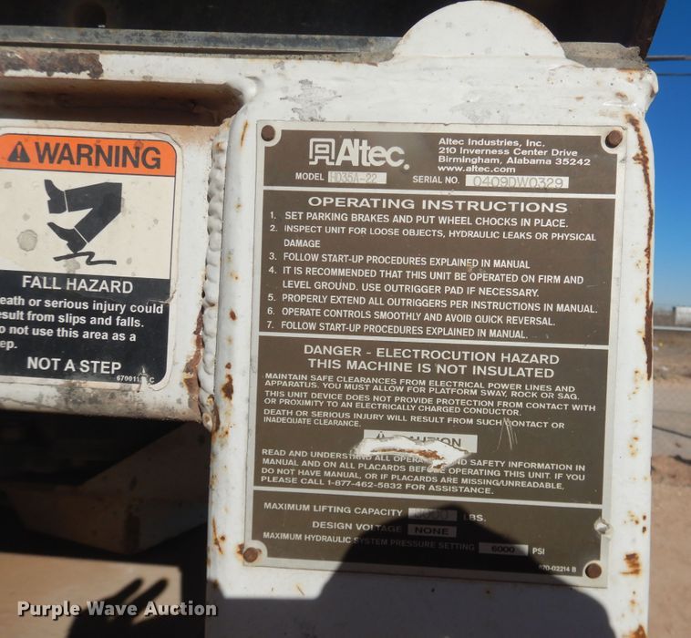 image for item HL9586 2009 International 7400  pressure digger truck