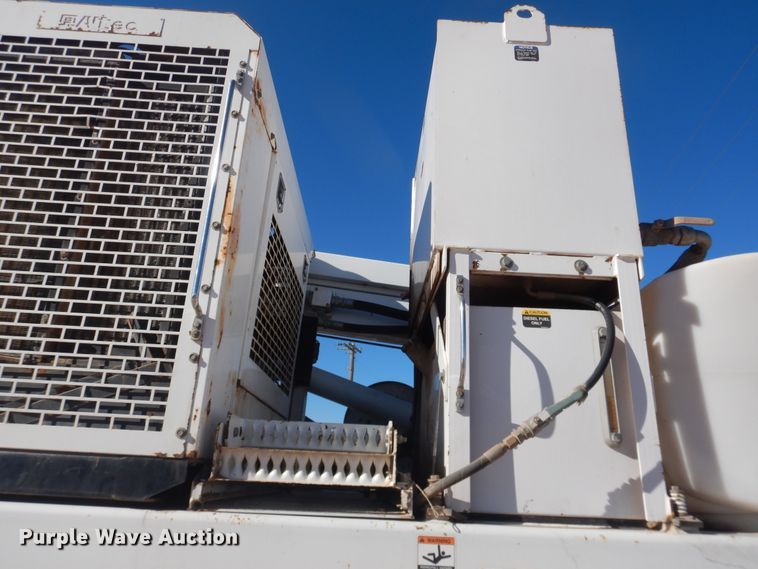 image for item HL9586 2009 International 7400  pressure digger truck