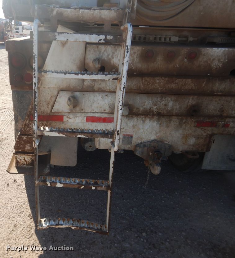 image for item HL9586 2009 International 7400  pressure digger truck