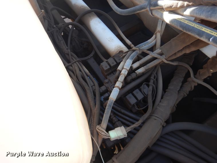 image for item HL9586 2009 International 7400  pressure digger truck