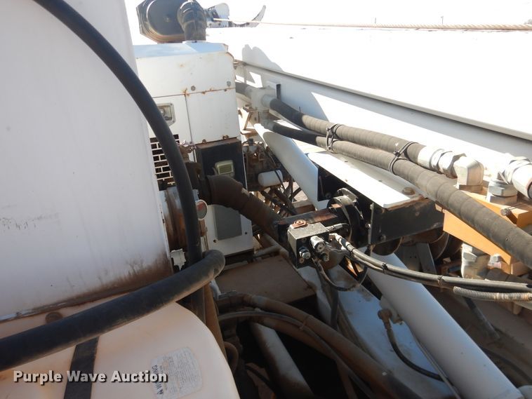 image for item HL9586 2009 International 7400  pressure digger truck