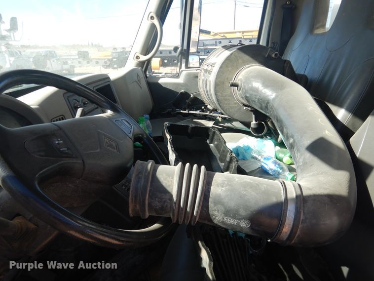 image for item HL9586 2009 International 7400  pressure digger truck