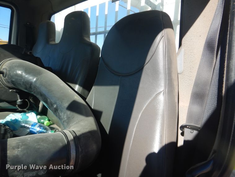 image for item HL9586 2009 International 7400  pressure digger truck