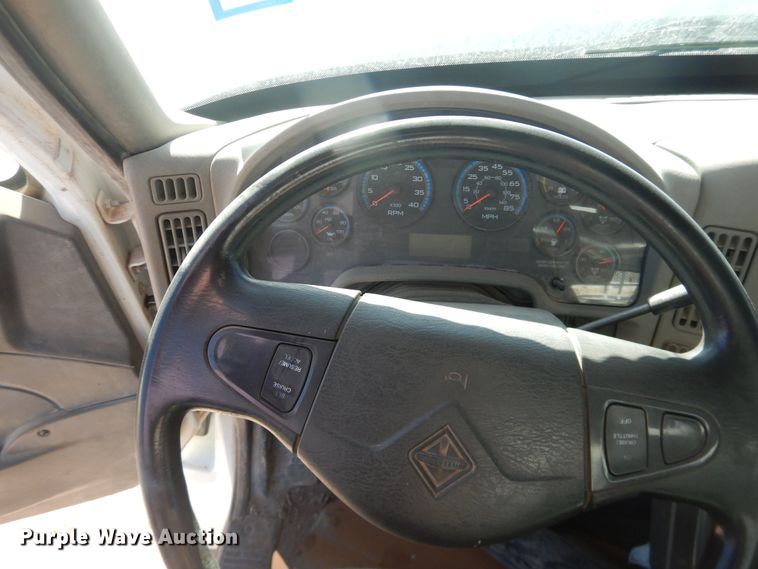 image for item HL9586 2009 International 7400  pressure digger truck