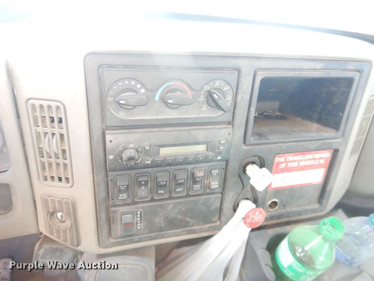 image for item HL9586 2009 International 7400  pressure digger truck