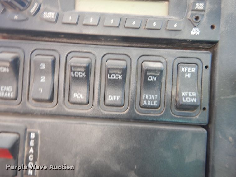 image for item HL9586 2009 International 7400  pressure digger truck