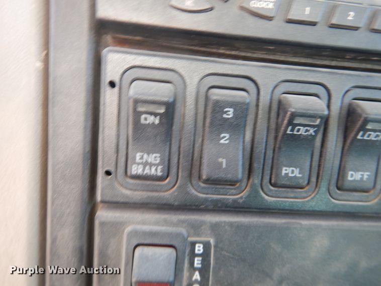 image for item HL9586 2009 International 7400  pressure digger truck