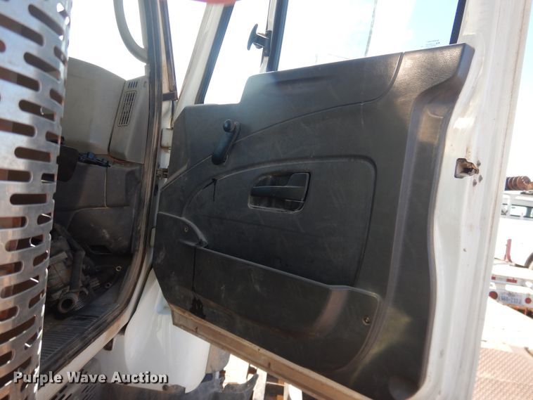 image for item HL9586 2009 International 7400  pressure digger truck