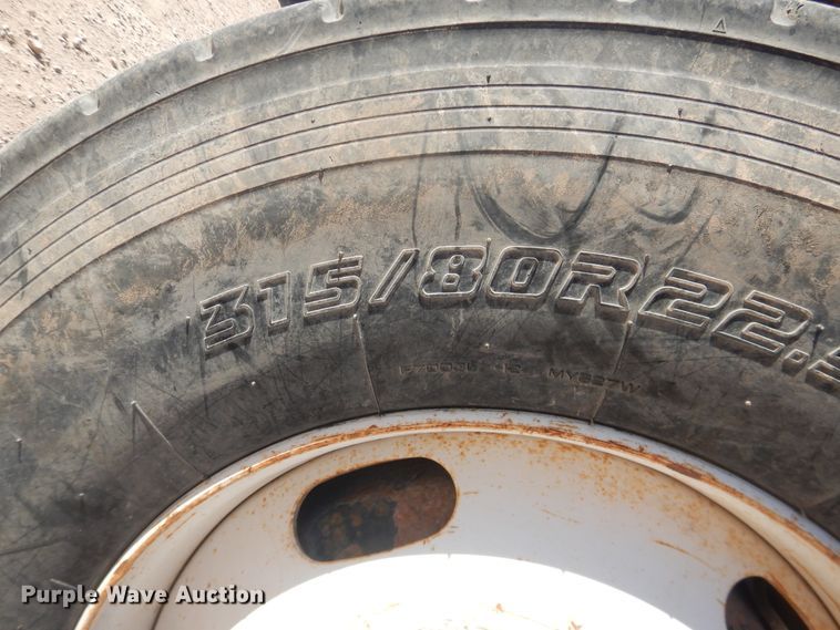 image for item HL9586 2009 International 7400  pressure digger truck