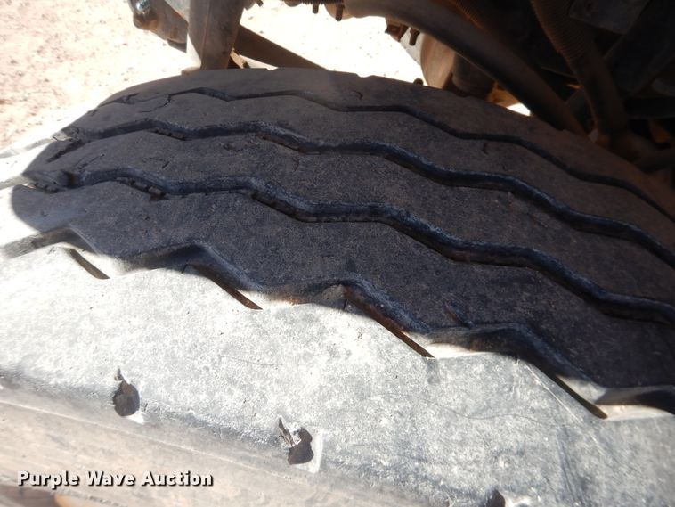 image for item HL9586 2009 International 7400  pressure digger truck