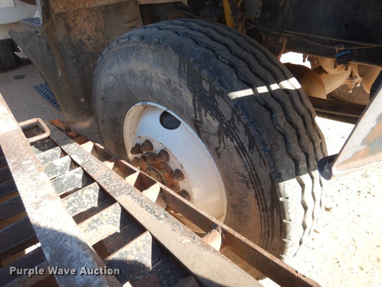 image for item HL9586 2009 International 7400  pressure digger truck