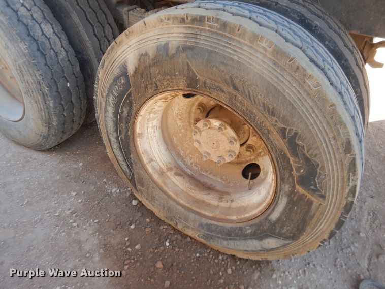 image for item HL9586 2009 International 7400  pressure digger truck