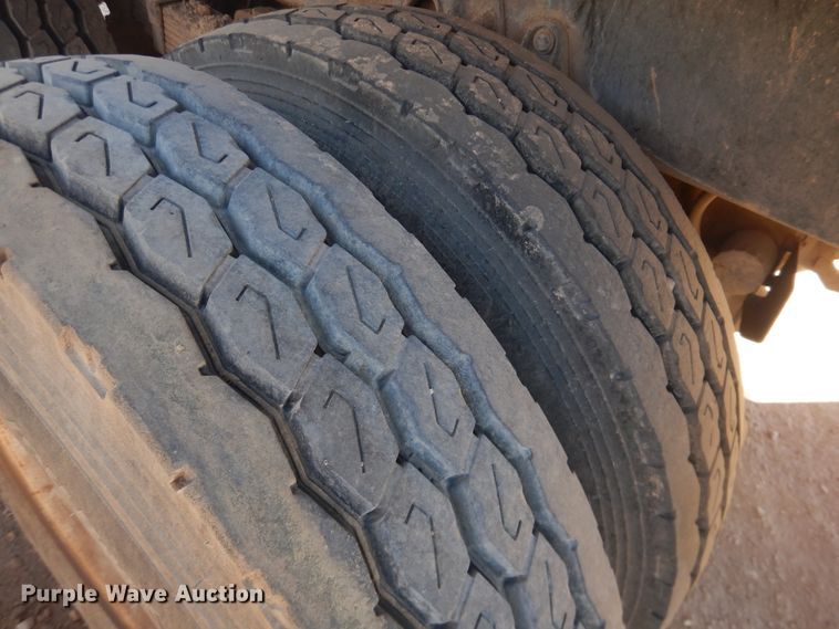 image for item HL9586 2009 International 7400  pressure digger truck