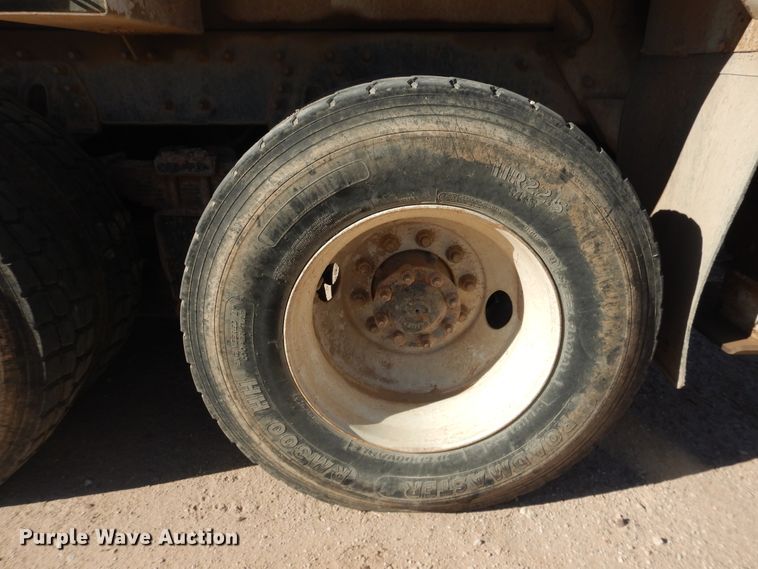 image for item HL9586 2009 International 7400  pressure digger truck