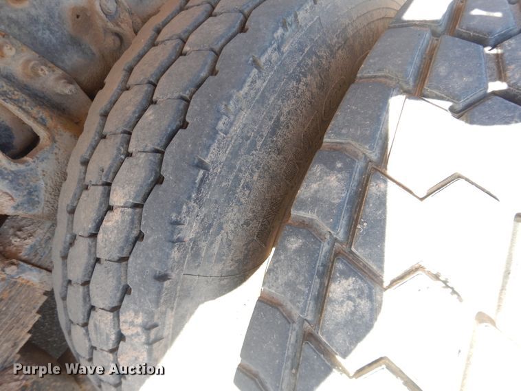 image for item HL9586 2009 International 7400  pressure digger truck