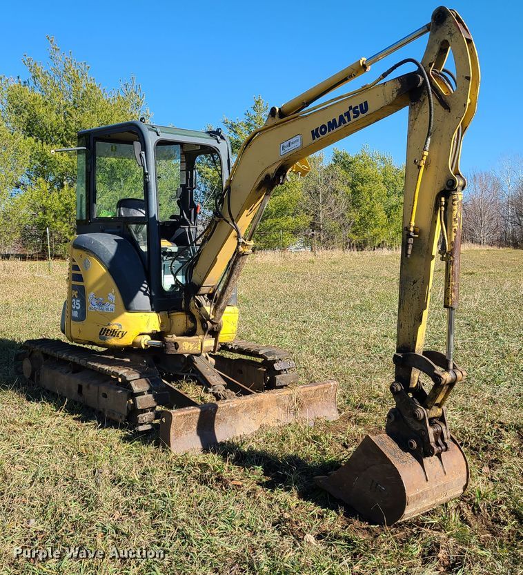 image for item HM9757 Komatsu PC35MR-2  mini excavator