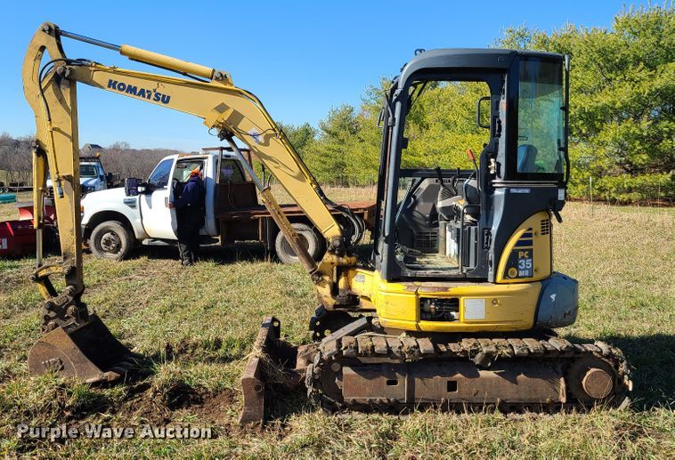 image for item HM9757 Komatsu PC35MR-2  mini excavator