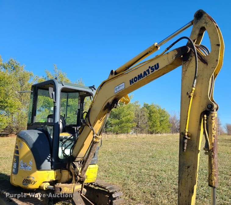 image for item HM9757 Komatsu PC35MR-2  mini excavator