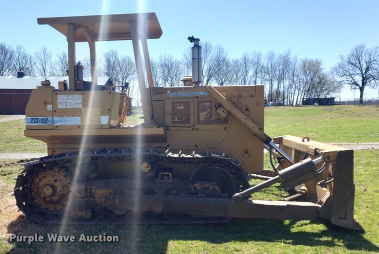 image for item HO9351 1984 International TD12  dozer