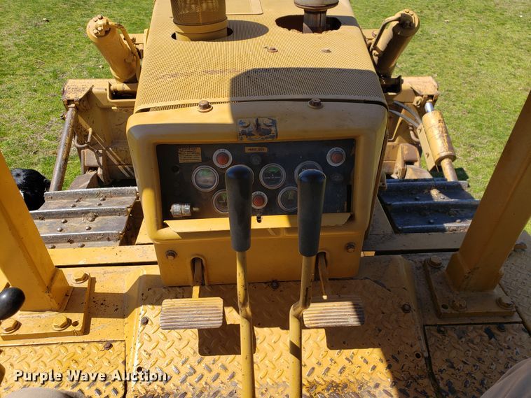 image for item HO9351 1984 International TD12  dozer