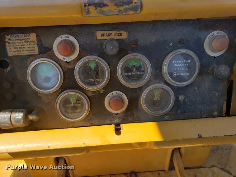 image for item HO9351 1984 International TD12  dozer