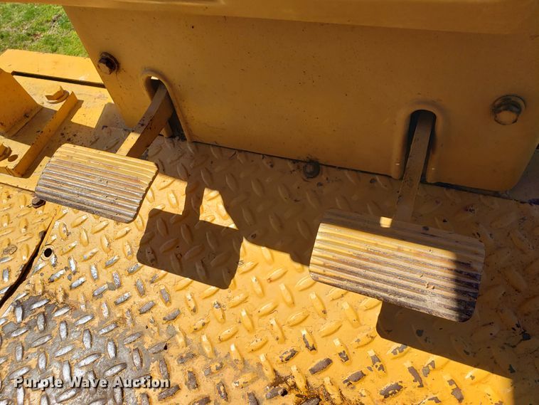 image for item HO9351 1984 International TD12  dozer