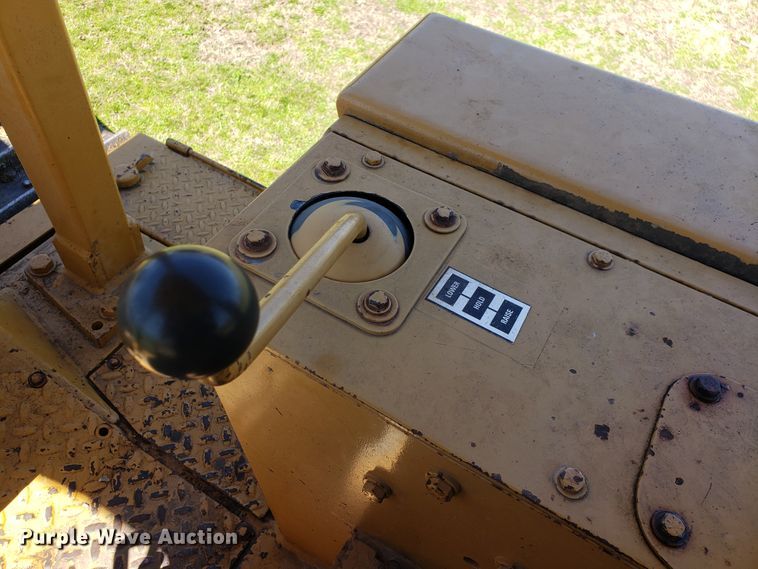 image for item HO9351 1984 International TD12  dozer