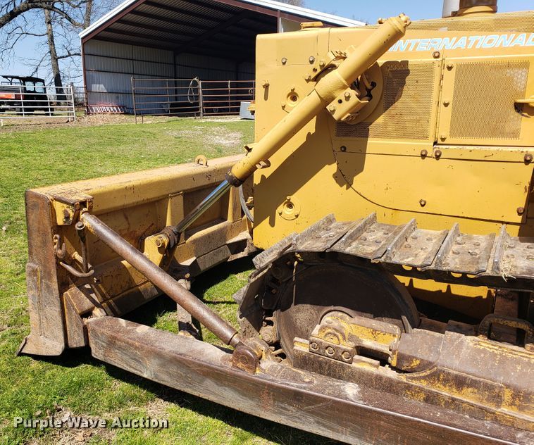 image for item HO9351 1984 International TD12  dozer