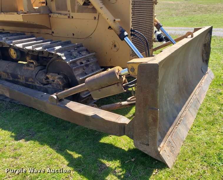 image for item HO9351 1984 International TD12  dozer