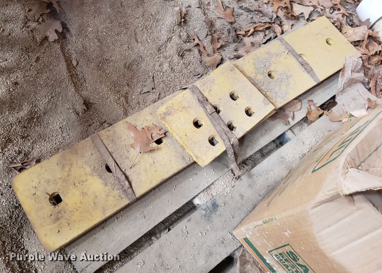 image for item HO9351 1984 International TD12  dozer