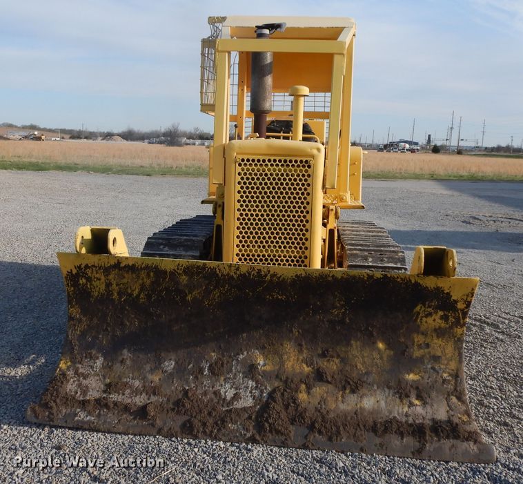 image for item HO9353 1986 International TD7E  dozer