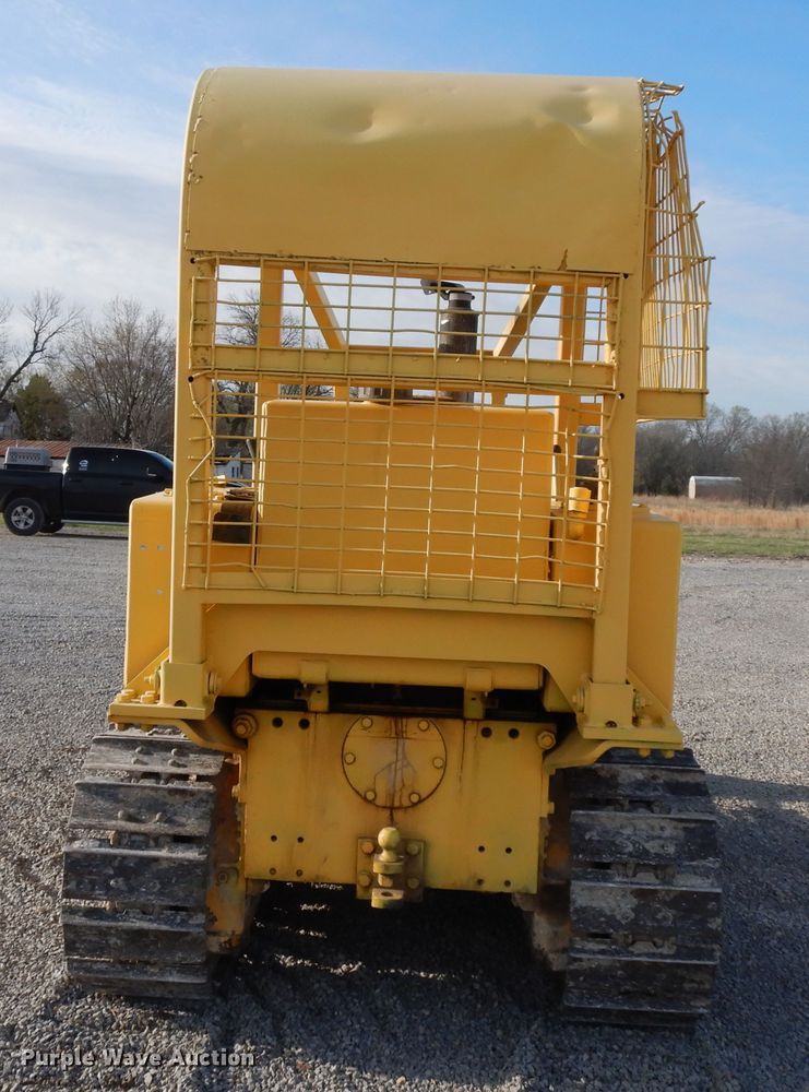 image for item HO9353 1986 International TD7E  dozer