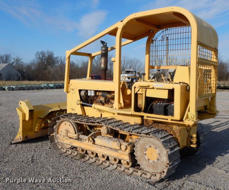 image for item HO9353 1986 International TD7E  dozer