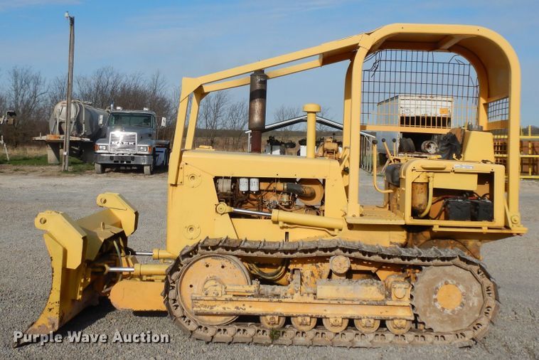 image for item HO9353 1986 International TD7E  dozer