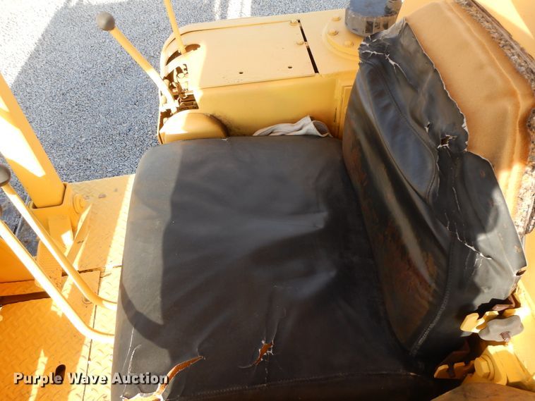 image for item HO9353 1986 International TD7E  dozer