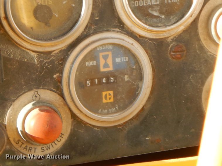 image for item HO9353 1986 International TD7E  dozer