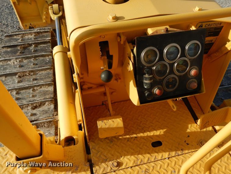 image for item HO9353 1986 International TD7E  dozer