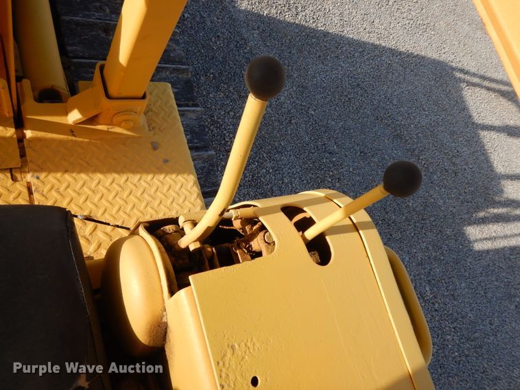 image for item HO9353 1986 International TD7E  dozer