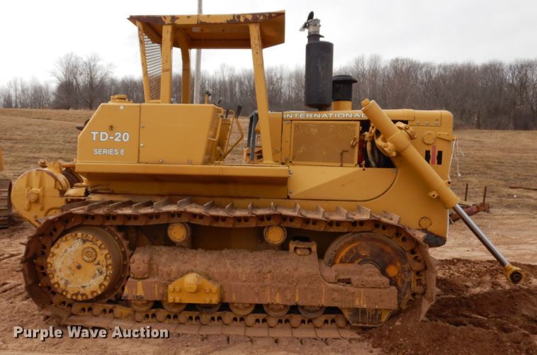 image for item HR9037 International TD20E  dozer