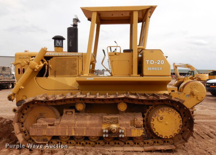 image for item HR9037 International TD20E  dozer